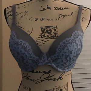 NWOT Victoria’s Secret body by Victoria bra-34D